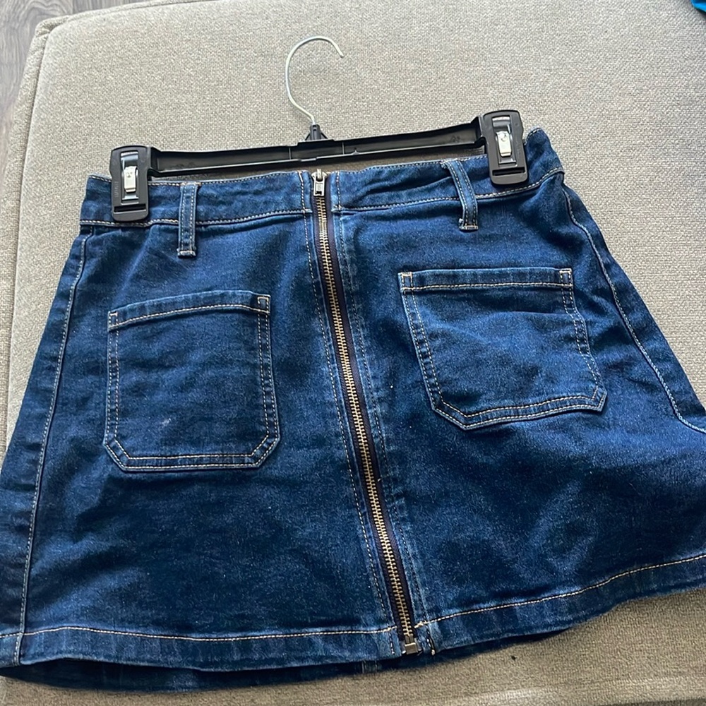 Front zipper skirt with front pockets